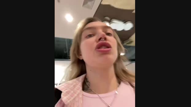 Miss_Elfie StripChat Female 31-01-2025