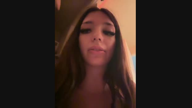 18petitewhitegirl StripChat Female 31-01-2025