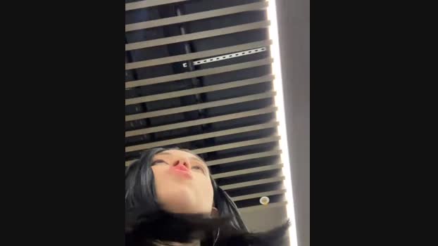 Times__Square StripChat Female 01-02-2025