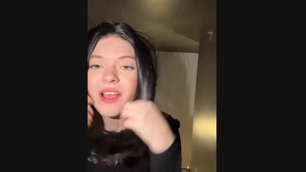 Times__Square StripChat Female 01-02-2025