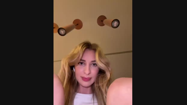 EvieEvans StripChat Female 02-02-2025