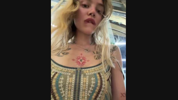 Miss_Elfie StripChat Female 03-02-2025