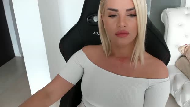 Allesia_ MyFreeCams Female 04-02-2025