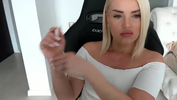 Allesia_ MyFreeCams Female 04-02-2025