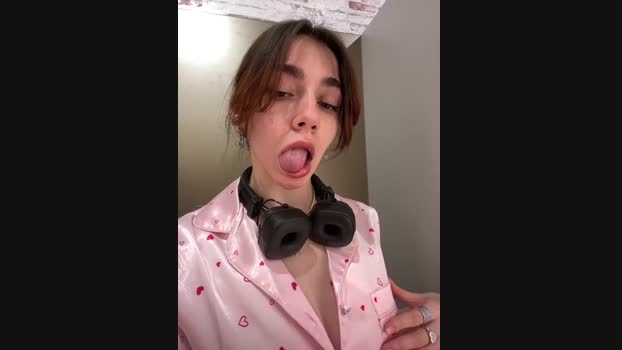 Lily__Belle StripChat Female 04-02-2025