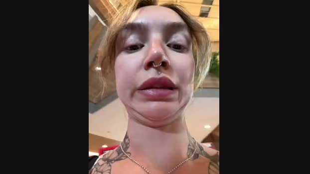 Miss_Elfie StripChat Female 04-02-2025