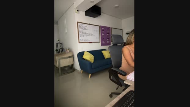 Carolina_Novoa StripChat Female 04-02-2025