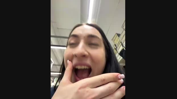 Holly_Play StripChat Female 05-02-2025