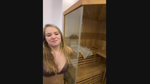 NickyGold_Official StripChat Female 04-02-2025