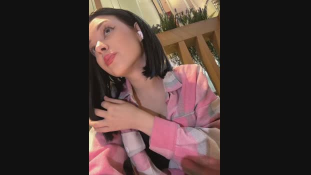 Times__Square StripChat Female 04-02-2025