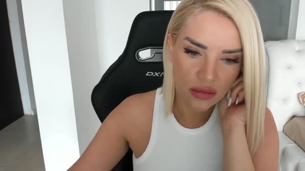 Allesia_ MyFreeCams Female 06-02-2025