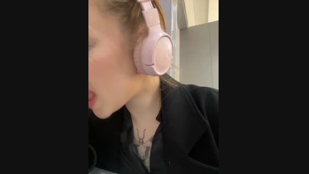 Honey___Hot StripChat Female 06-02-2025