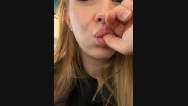 Sweet___Emily StripChat Female 06-02-2025