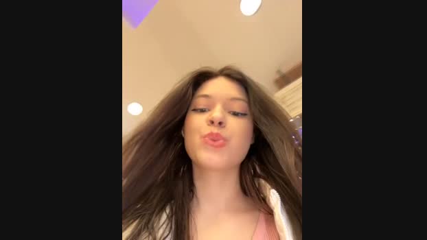 Times__Square StripChat Female 05-02-2025