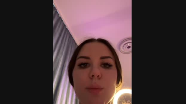 Alina_Vibe_Me StripChat Female 06-02-2025