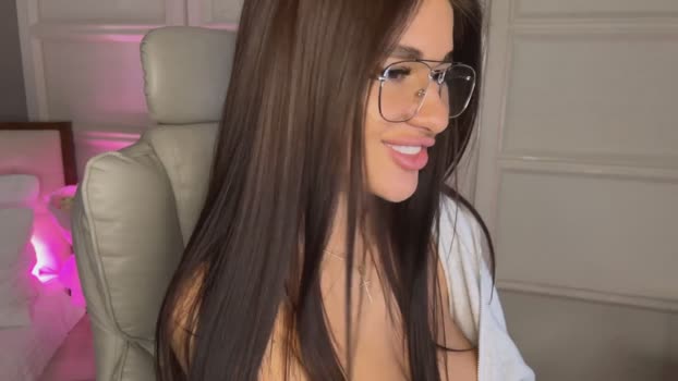 UrLillShy StripChat Female 06-02-2025