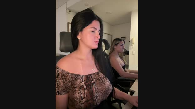 Carolina_Novoa StripChat Female 07-02-2025