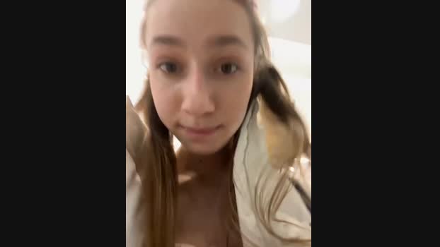 Lia__Love StripChat Female 08-02-2025