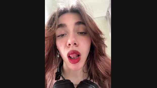 Lily__Belle StripChat Female 07-02-2025