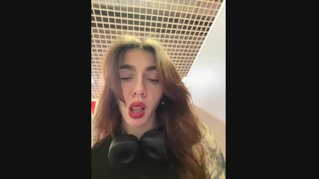 Lily__Belle StripChat Female 08-02-2025