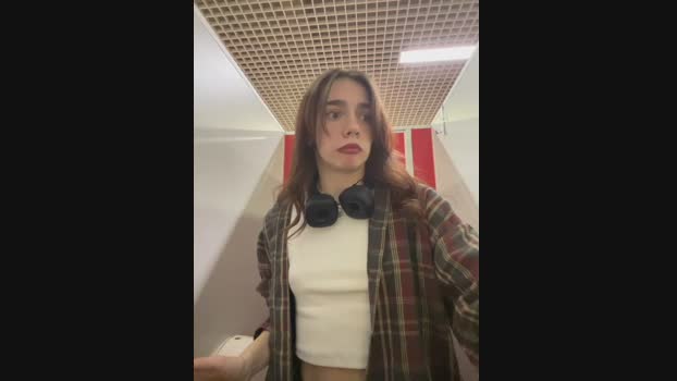 Lily__Belle StripChat Female 09-02-2025
