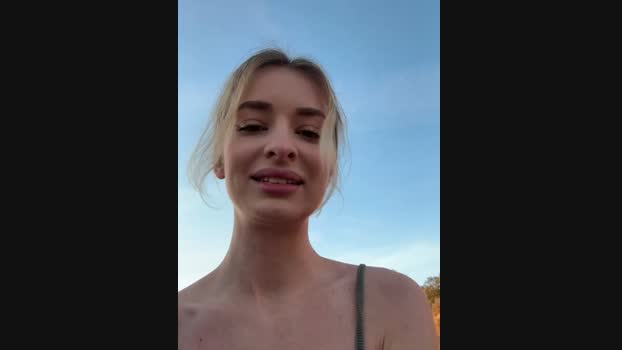 EvieEvans StripChat Female 09-02-2025