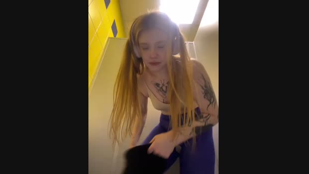 Honey___Hot StripChat Female 10-02-2025