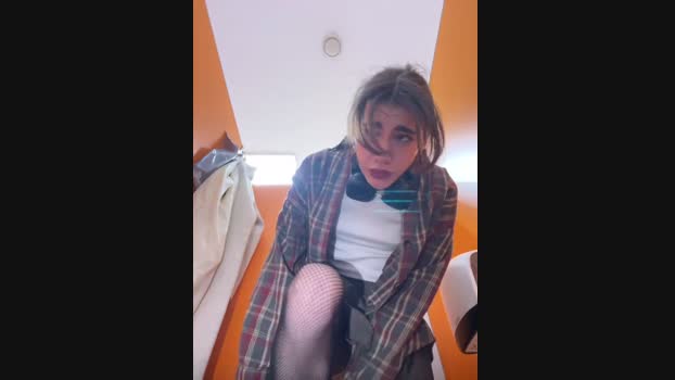 Lily__Belle StripChat Female 10-02-2025