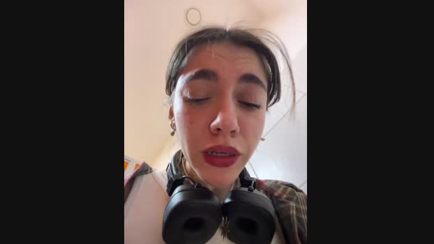 Lily__Belle StripChat Female 10-02-2025