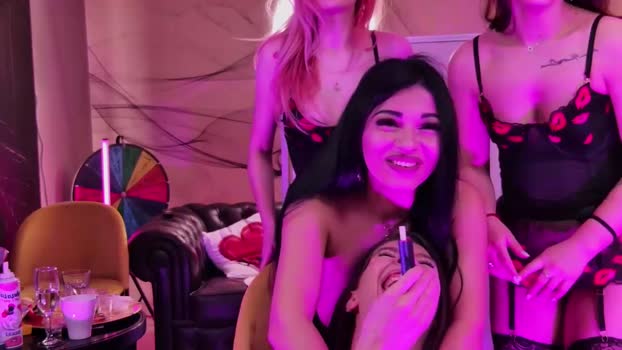 PeachesBeCrazyX StripChat Female 12-02-2025