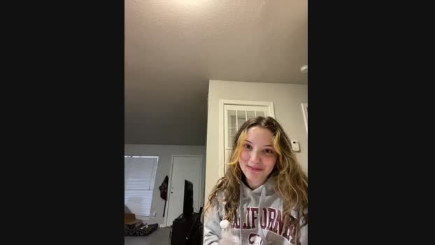 hunnybee_alleh StripChat Female 11-02-2025