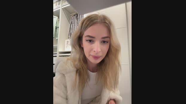 EvieEvans StripChat Female 12-02-2025