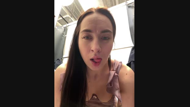 Holly_Play StripChat Female 13-02-2025