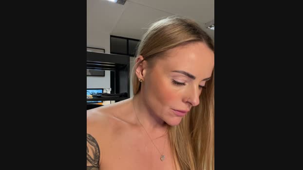 EmaSalis StripChat Female 17-02-2025