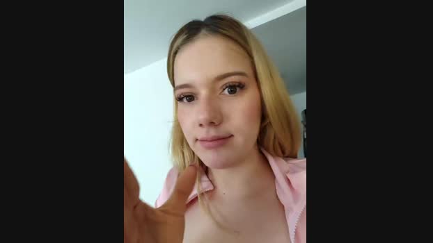 NicoleCut StripChat Female 18-02-2025