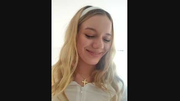 NicoleCut StripChat Female 22-02-2025