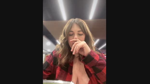 MommmyYummy StripChat Female 24-02-2025