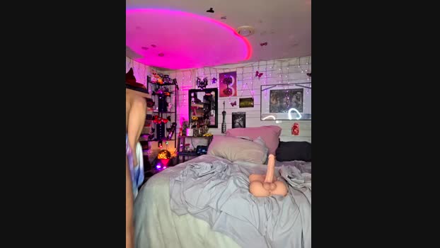 TrenaAnne StripChat Female 23-02-2025