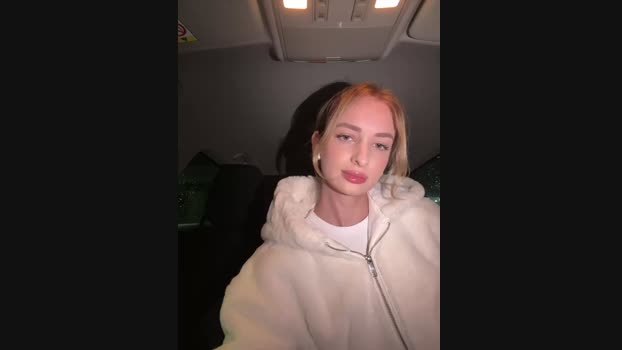 EvieEvans StripChat Female 02-03-2025