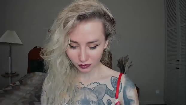 BeeTheQueen MyFreeCams Female 03-03-2025