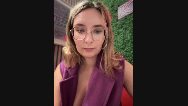 The_Snowwhitee StripChat Female 04-03-2025