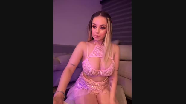 Alirawrz StripChat Female 04-03-2025