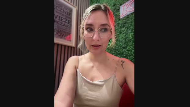 The_Snowwhitee StripChat Female 04-03-2025