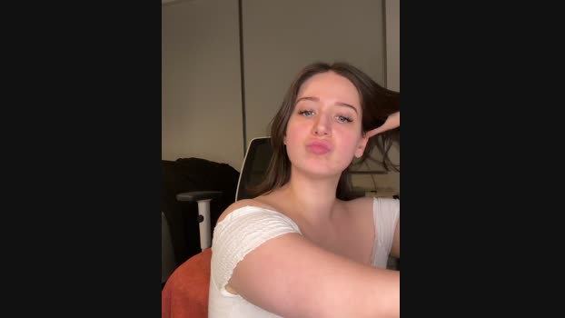 nerdynina StripChat Female 04-03-2025