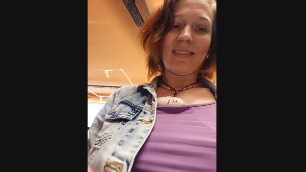 Exhibitionsplit StripChat Female 06-03-2025