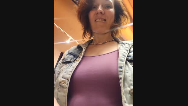 Exhibitionsplit StripChat Female 06-03-2025