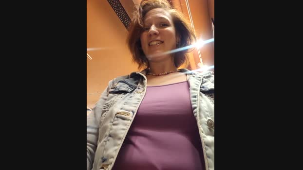 Exhibitionsplit StripChat Female 06-03-2025