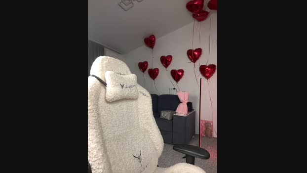 Emeli_Blur StripChat Female 06-03-2025