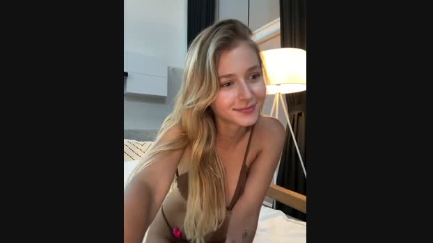 LunaRase StripChat Female 06-03-2025