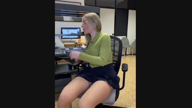 EmaSalis StripChat Female 08-03-2025